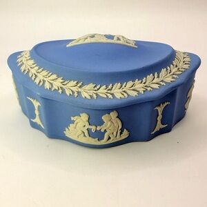 Wedgwood Blue Jasperware Lidded Trinket Box Vintage Made in England 4.75”